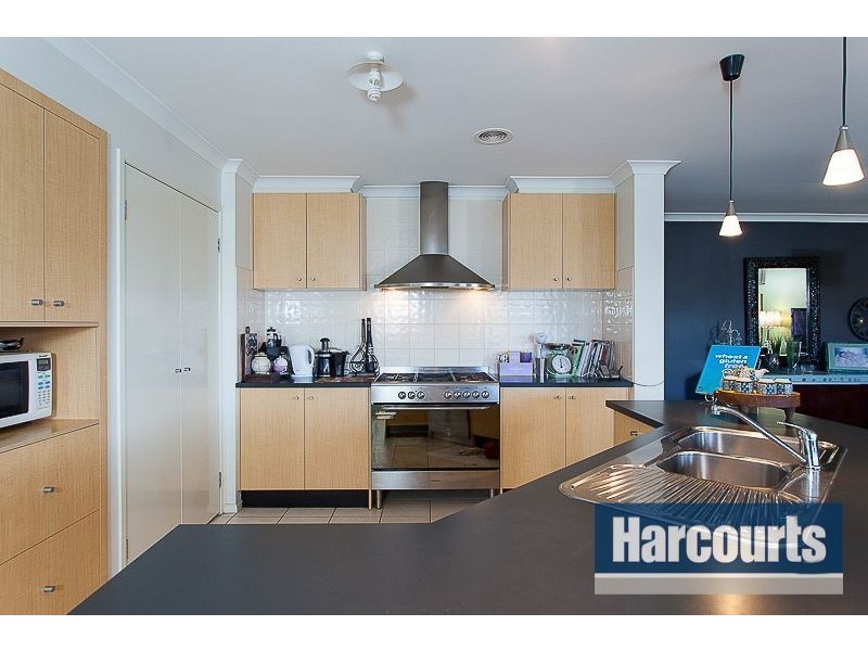 8 Ashmore Avenue, Narre Warren South VIC 3805