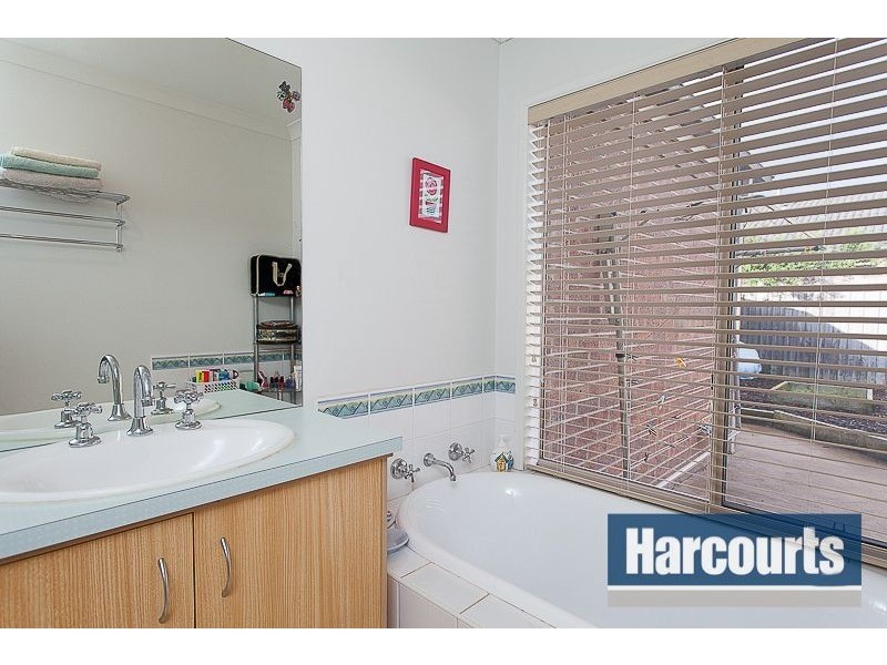 8 Ashmore Avenue, Narre Warren South VIC 3805