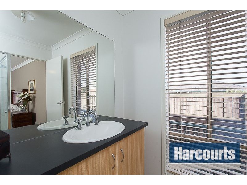 8 Ashmore Avenue, Narre Warren South VIC 3805