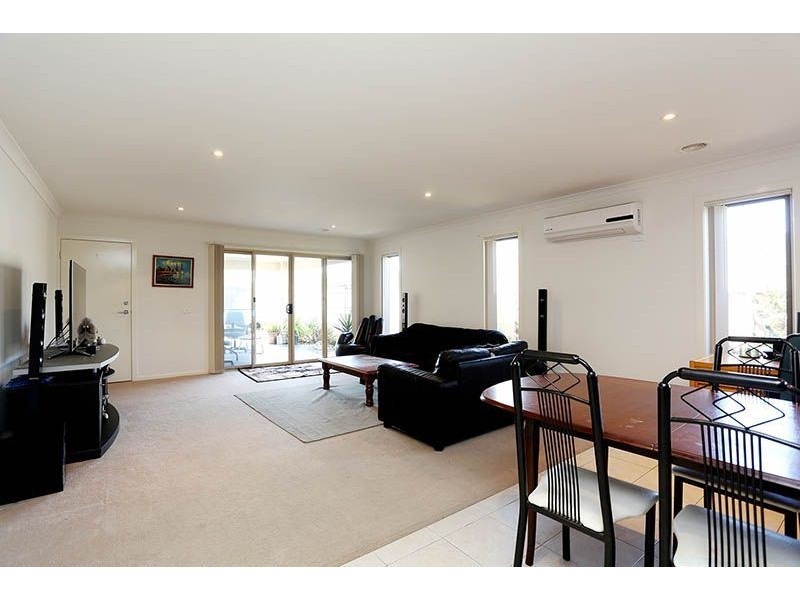 33 Ogle way, Cranbourne North VIC 3977