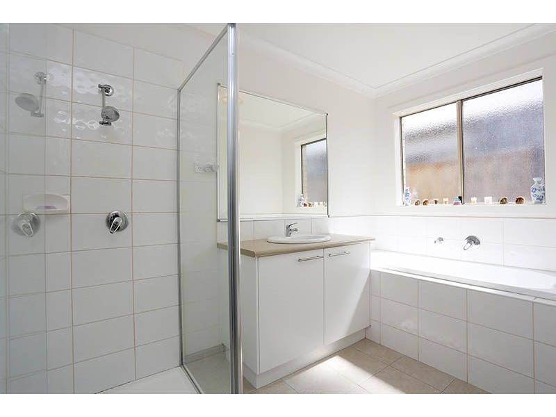 33 Ogle way, Cranbourne North VIC 3977