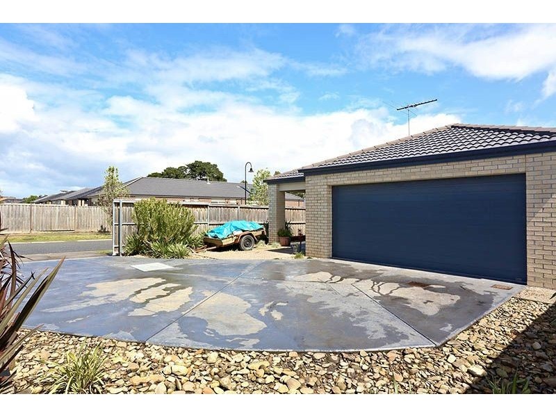 33 Ogle way, Cranbourne North VIC 3977