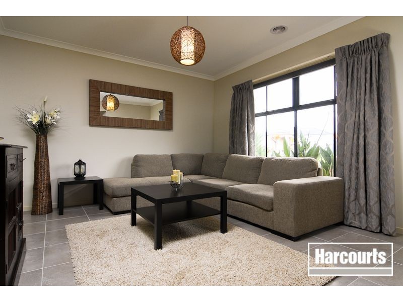 16 Sagan Drive, Cranbourne North VIC 3977