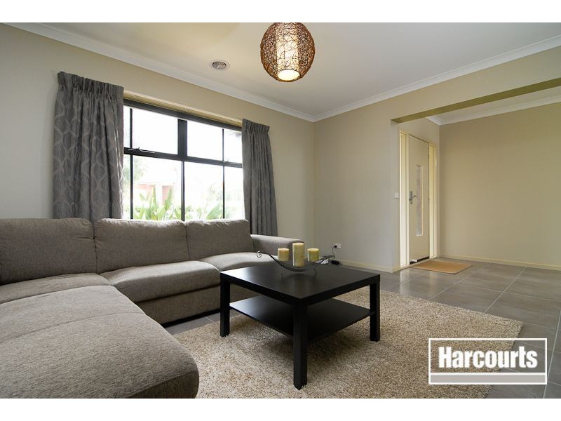 16 Sagan Drive, Cranbourne North VIC 3977