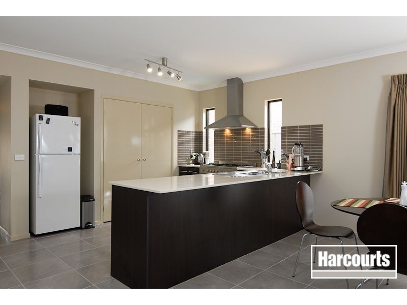 16 Sagan Drive, Cranbourne North VIC 3977