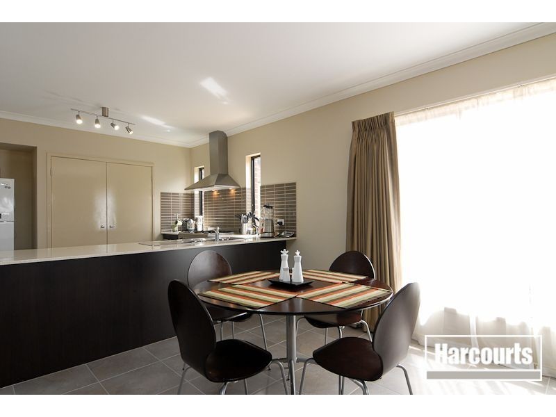 16 Sagan Drive, Cranbourne North VIC 3977