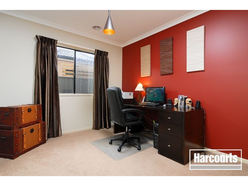 16 Sagan Drive, Cranbourne North VIC 3977