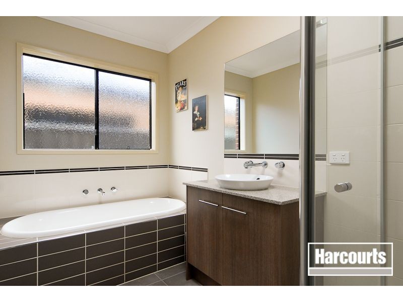 16 Sagan Drive, Cranbourne North VIC 3977