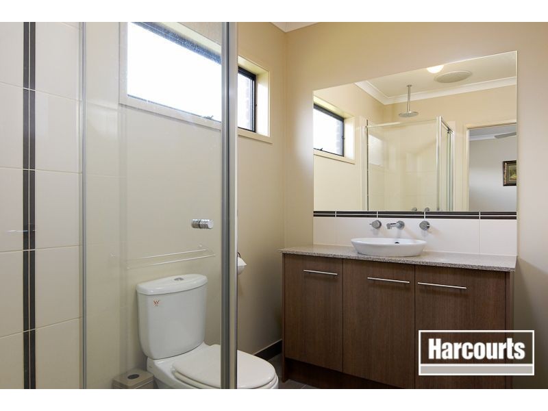 16 Sagan Drive, Cranbourne North VIC 3977