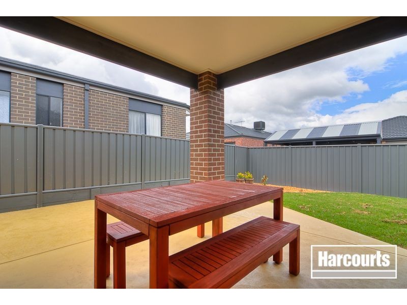 16 Sagan Drive, Cranbourne North VIC 3977