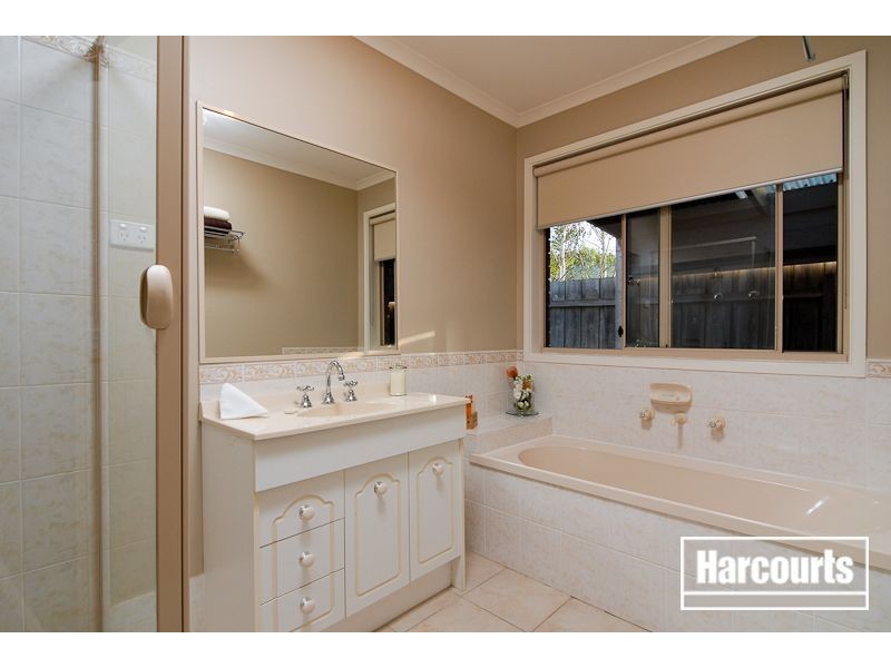 17 Meredith Close, Narre Warren South VIC 3805