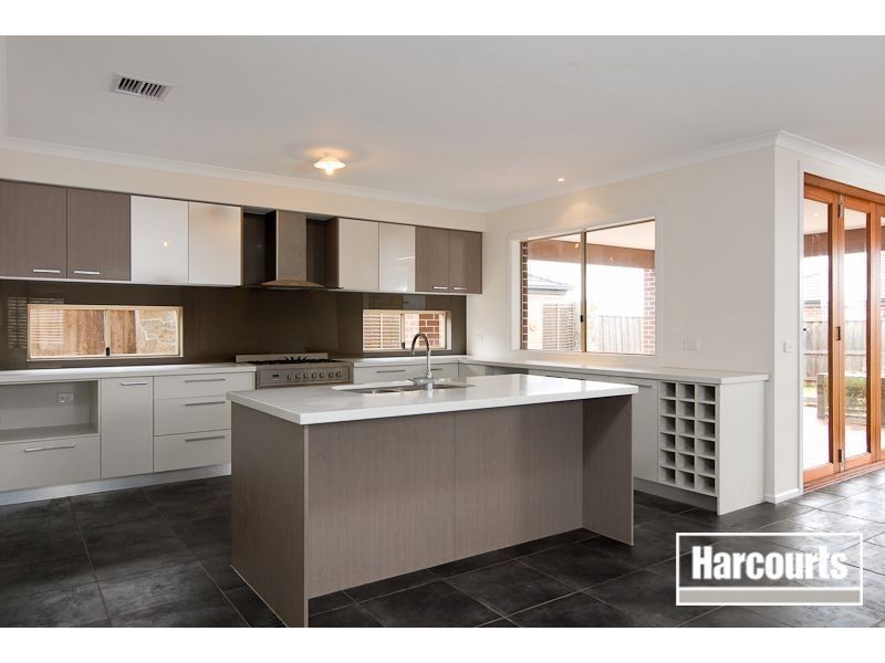 7 Olivebank Crescent, Cranbourne North VIC 3977