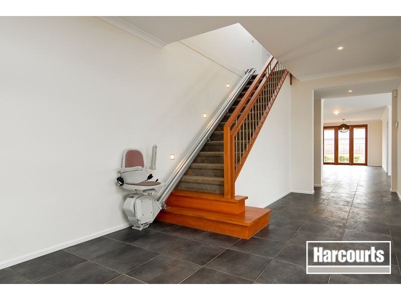 7 Olivebank Crescent, Cranbourne North VIC 3977