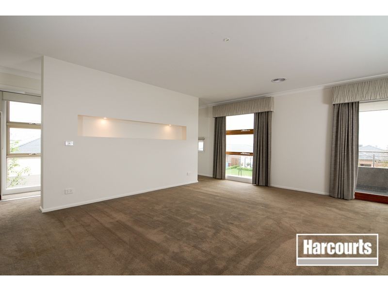 7 Olivebank Crescent, Cranbourne North VIC 3977