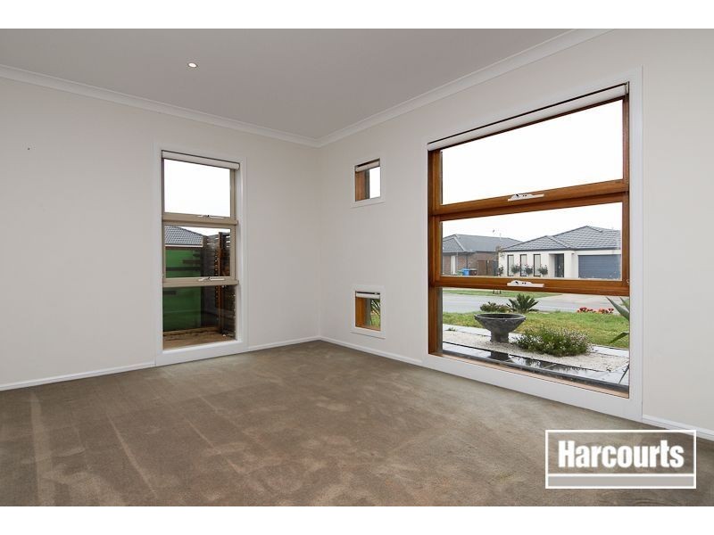 7 Olivebank Crescent, Cranbourne North VIC 3977