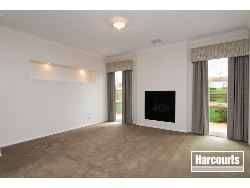 7 Olivebank Crescent, Cranbourne North VIC 3977