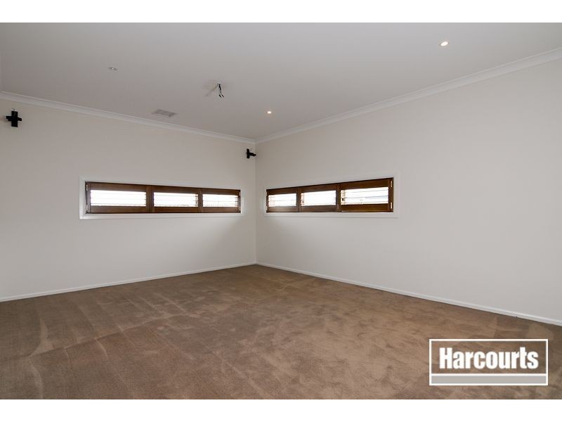 7 Olivebank Crescent, Cranbourne North VIC 3977