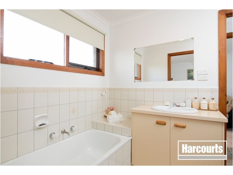 24 Weeden Crescent, Hallam VIC 3803