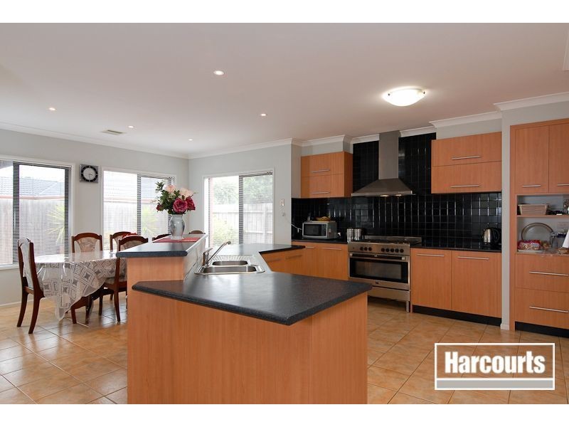 5 Abbey Road, Narre Warren South VIC 3805