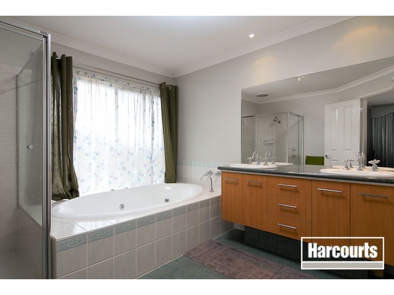 5 Abbey Road, Narre Warren South VIC 3805