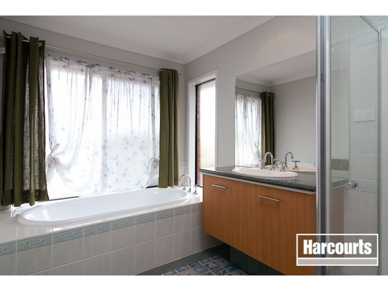 5 Abbey Road, Narre Warren South VIC 3805