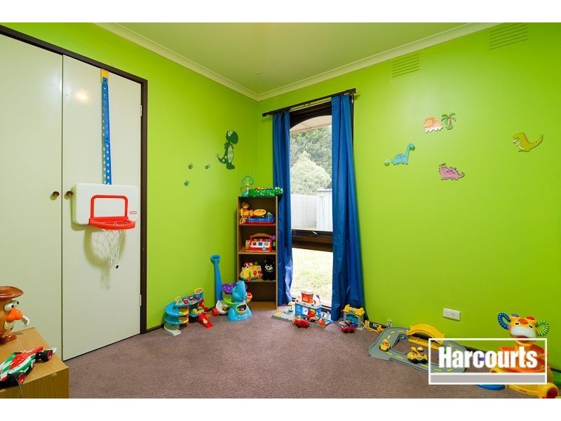 8 Pemberton Drive, Narre Warren VIC 3805