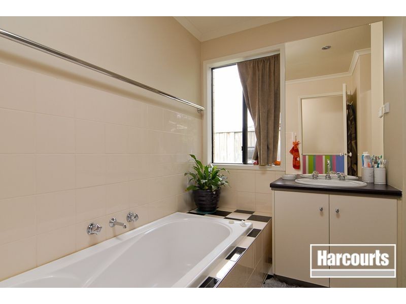 16 Hallmark Drive, Narre Warren South VIC 3805