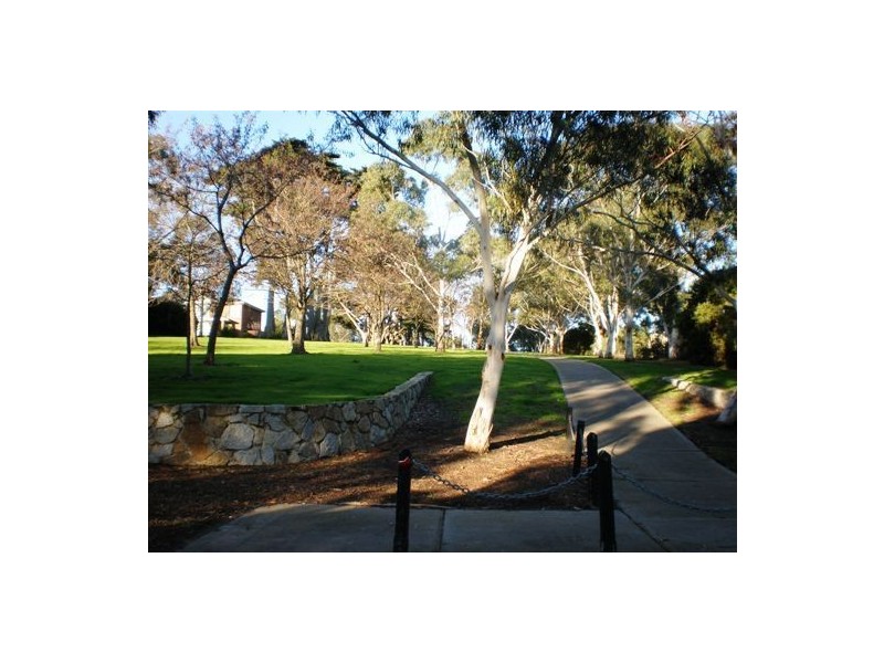 20 Sunnyside Drive, Berwick VIC 3806