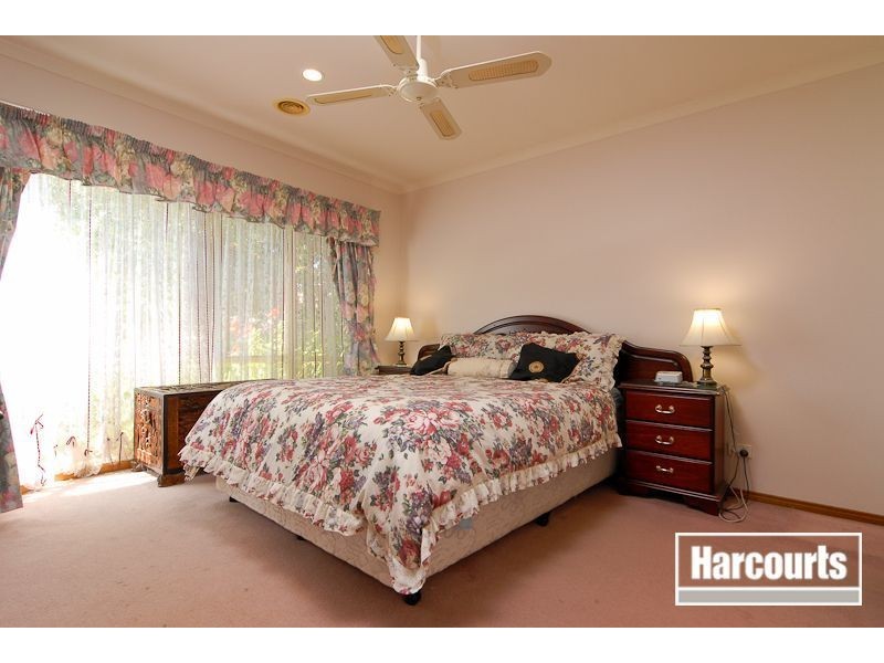 2 Walcott Place, Narre Warren South VIC 3805