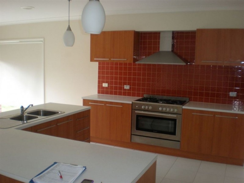 4 Lincoln Court, Berwick VIC 3806