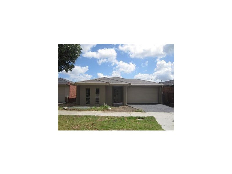 20 Whitegum Way, Cranbourne North VIC 3977