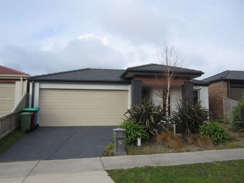 16 Snowdonia Road, Cranbourne North VIC 3977