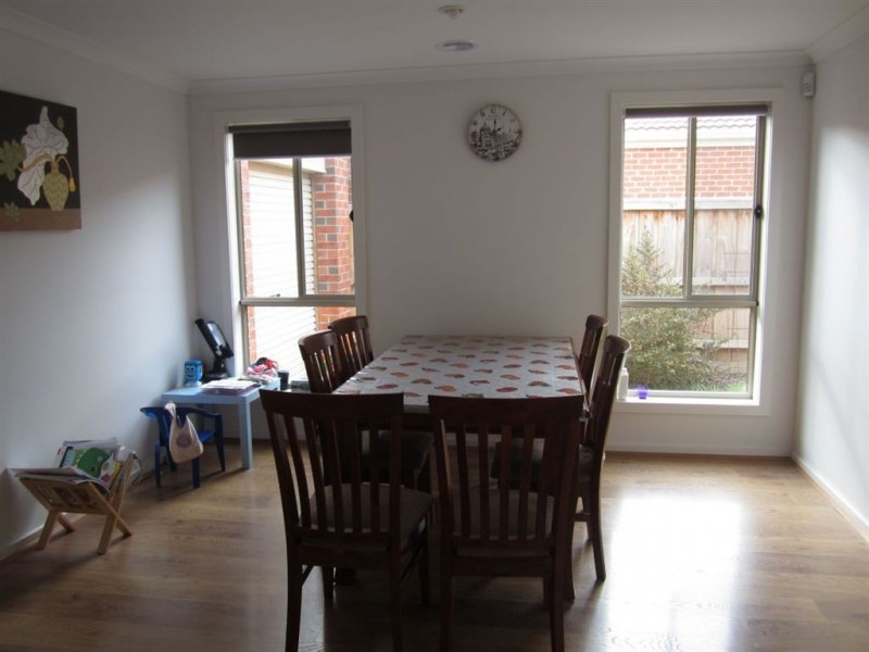 16 Snowdonia Road, Cranbourne North VIC 3977