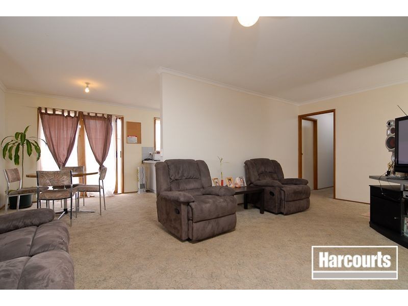 74 Gipps Crescent, Cranbourne North VIC 3977