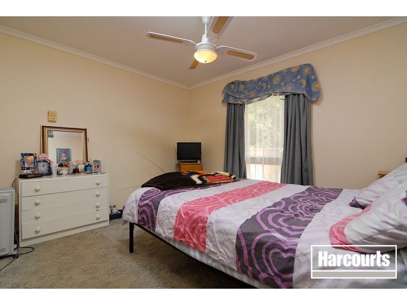 74 Gipps Crescent, Cranbourne North VIC 3977