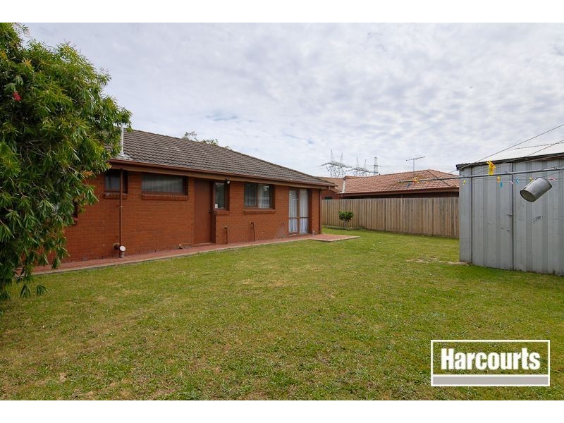 74 Gipps Crescent, Cranbourne North VIC 3977