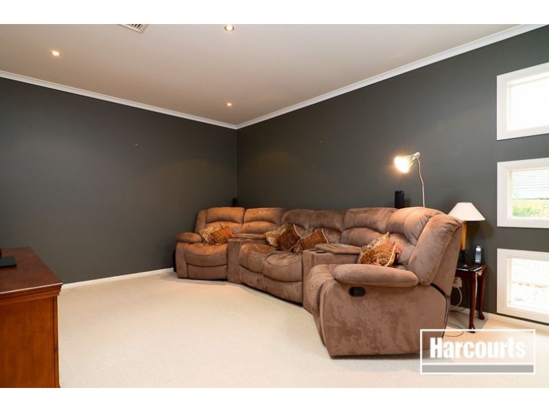 52 Golden Grove Drive, Narre Warren South VIC 3805