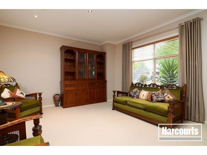 52 Golden Grove Drive, Narre Warren South VIC 3805