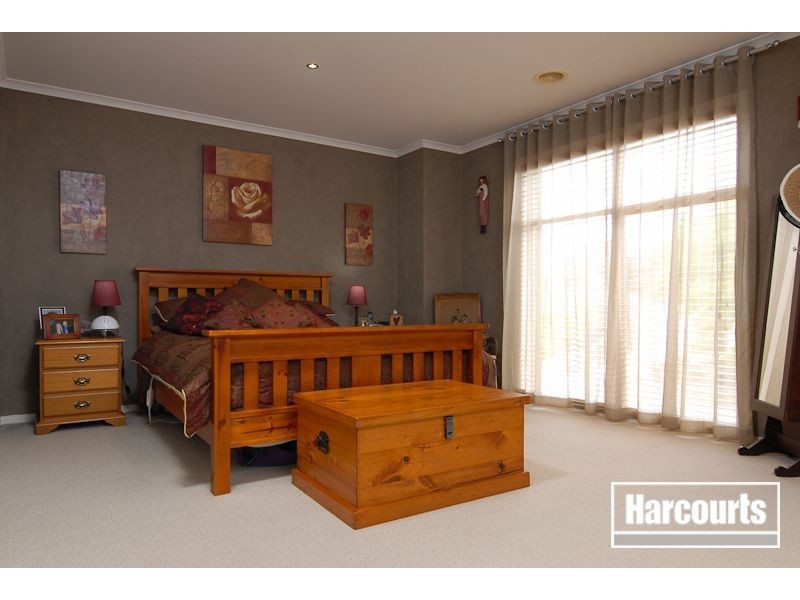 52 Golden Grove Drive, Narre Warren South VIC 3805