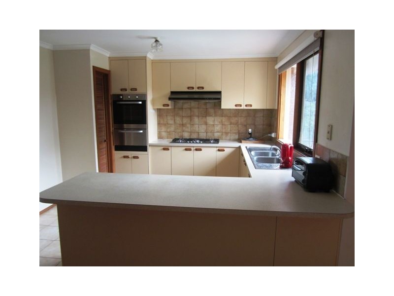 8 Shawnee Court, Narre Warren VIC 3805