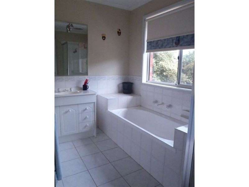 71 The Promenade, Narre Warren South VIC 3805