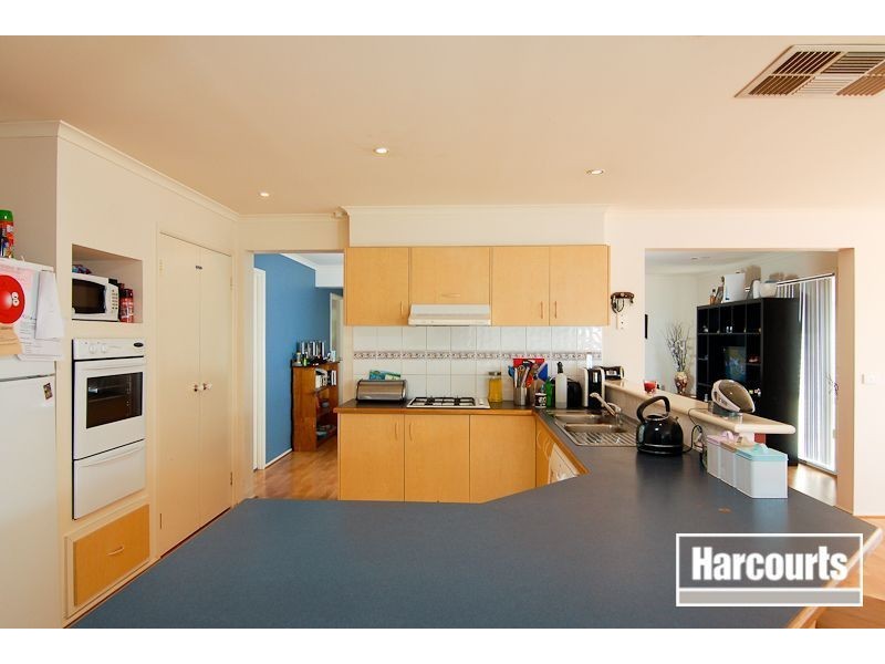 28 Cromford Crescent, Narre Warren South VIC 3805