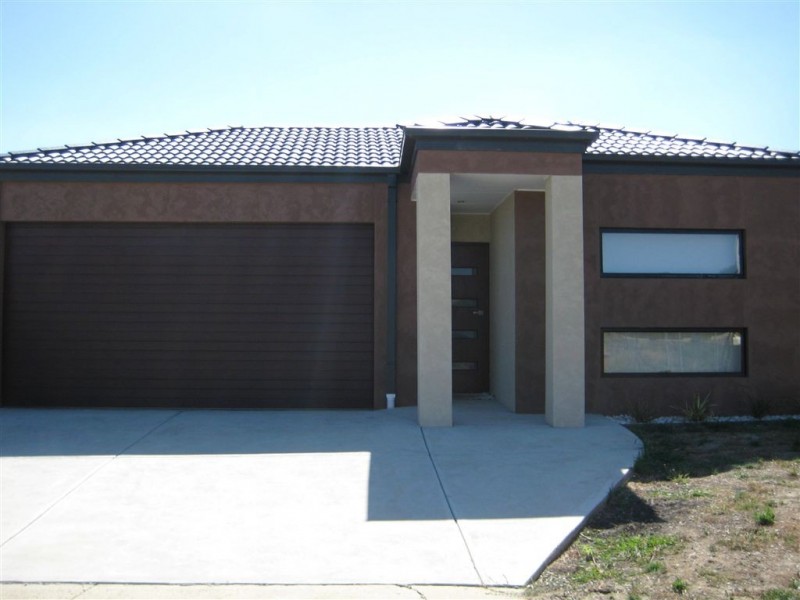 11 Bambi Place, Pakenham VIC 3810