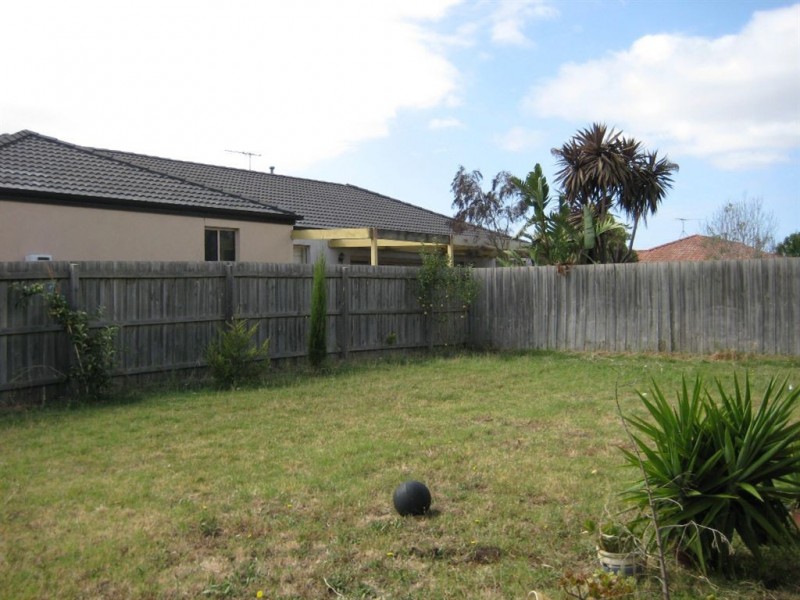 27 Chisholm Crescent, Narre Warren South VIC 3805