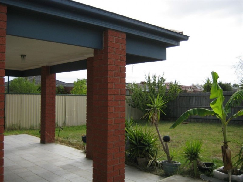 27 Chisholm Crescent, Narre Warren South VIC 3805