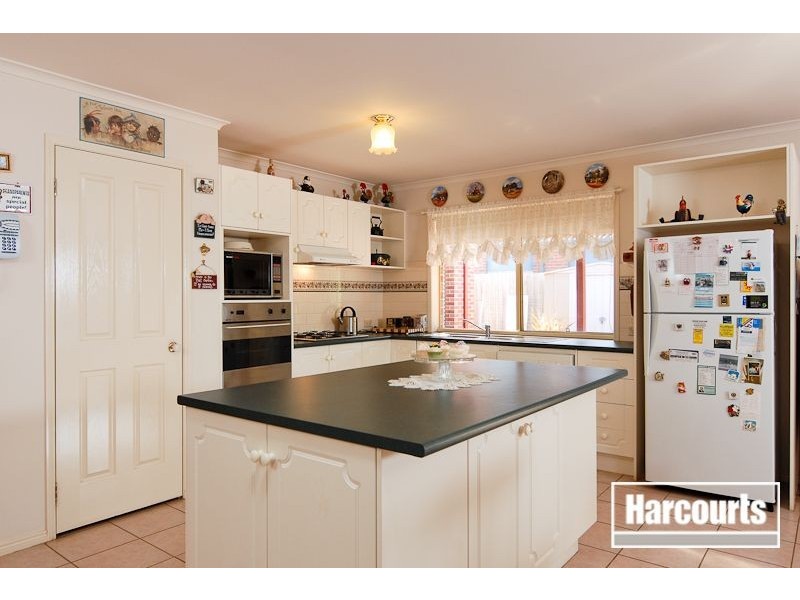 18 Ardblair Terrace, Narre Warren South VIC 3805