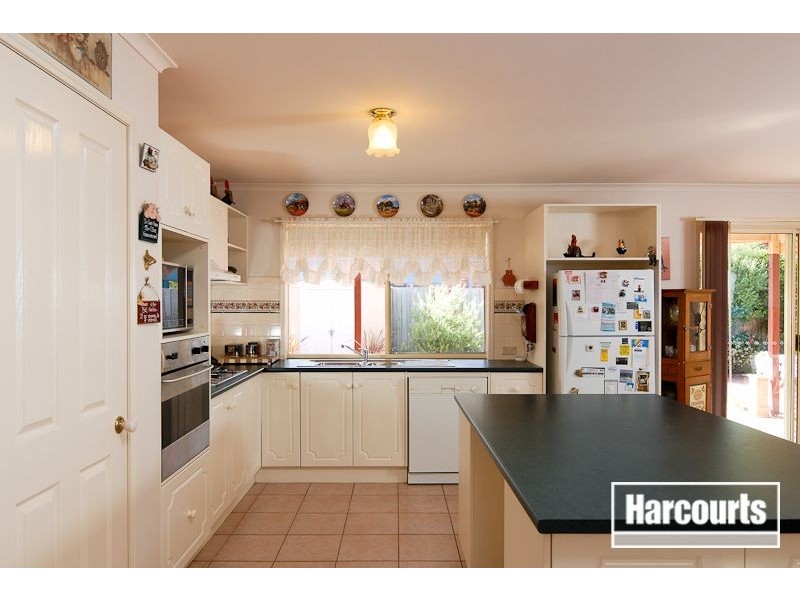 18 Ardblair Terrace, Narre Warren South VIC 3805