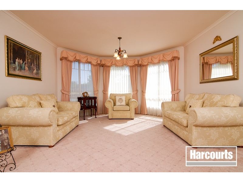 18 Ardblair Terrace, Narre Warren South VIC 3805