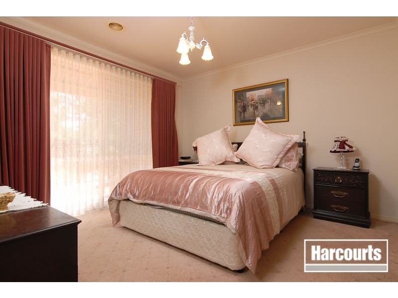 18 Ardblair Terrace, Narre Warren South VIC 3805