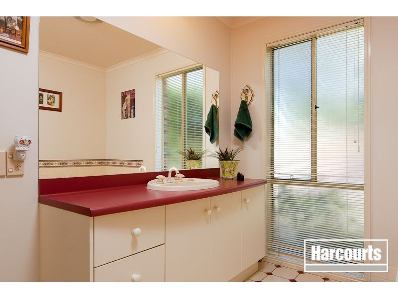 18 Ardblair Terrace, Narre Warren South VIC 3805